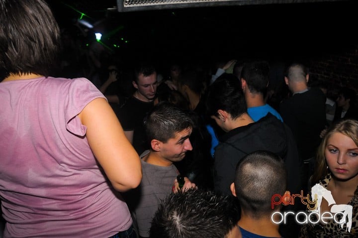 Saturday = Party în Escape, 