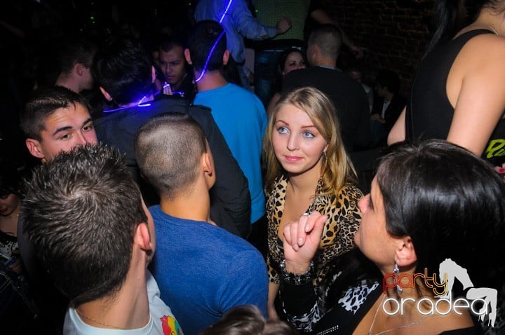 Saturday = Party în Escape, 