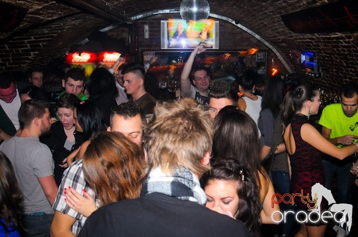 Saturday = Party în Escape, 