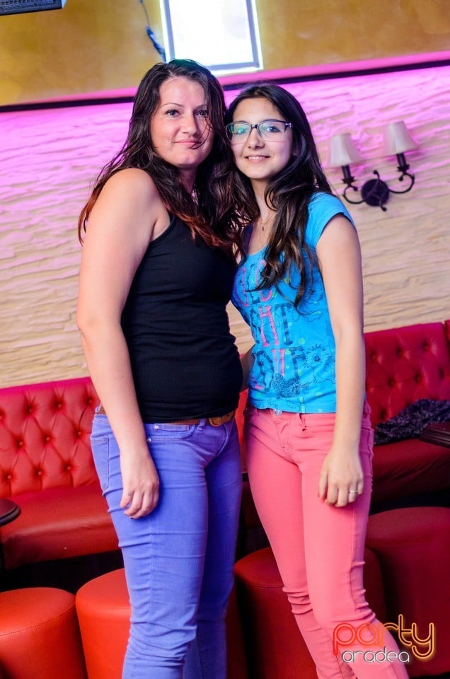Saturday Party, Downtown Paparazzi