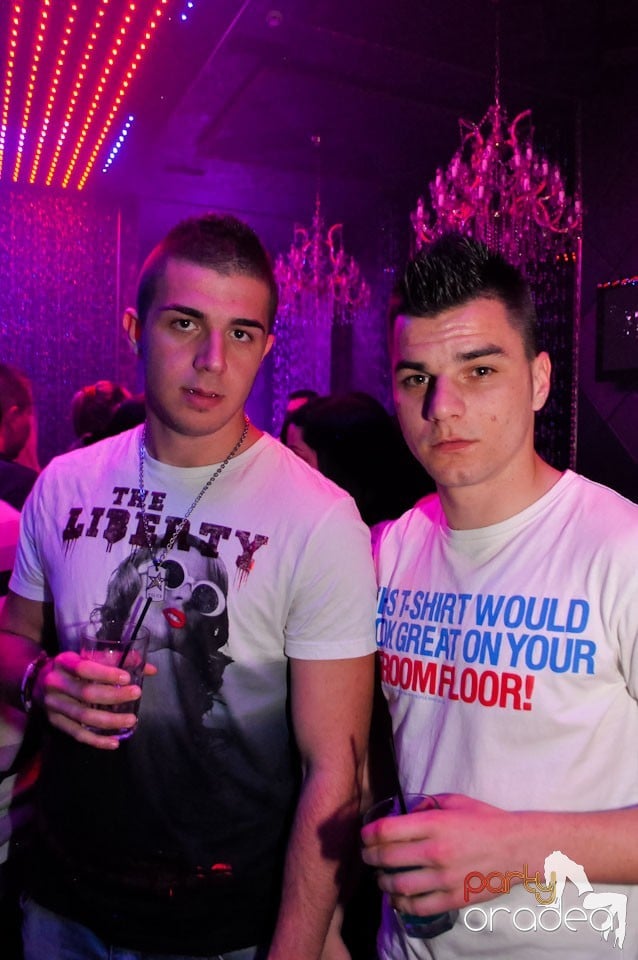 Seară de clubbing în The One,