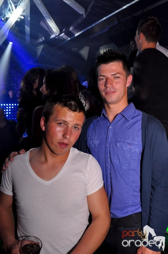 Seară de clubbing în The One,