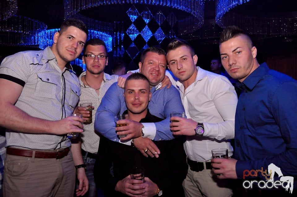 Seară de clubbing în The One,