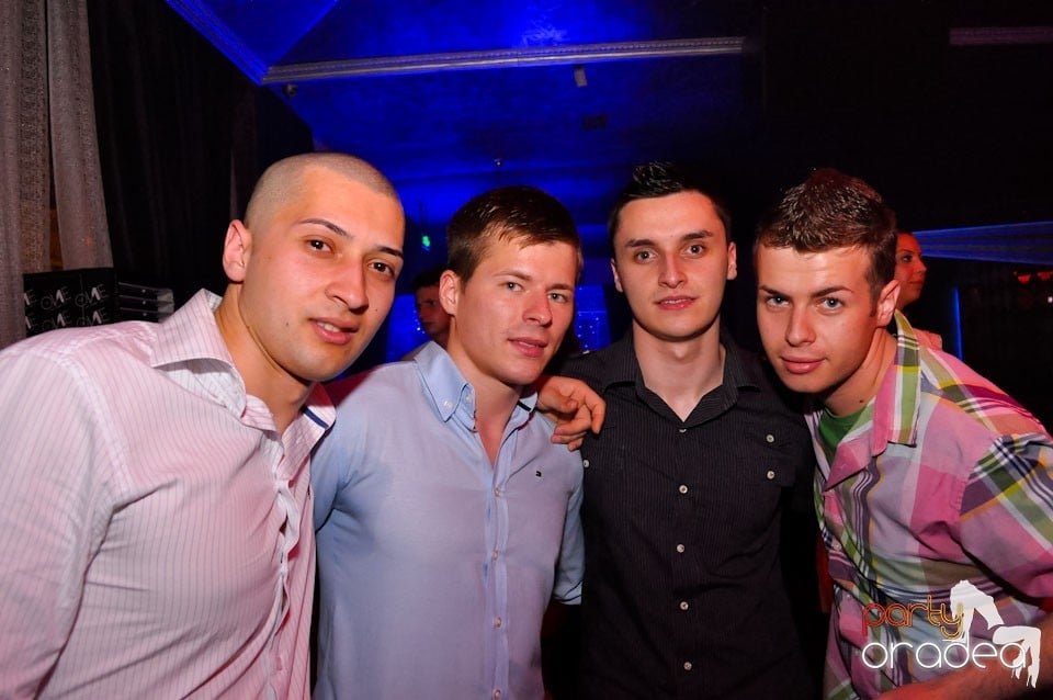 Seară de clubbing în The One,