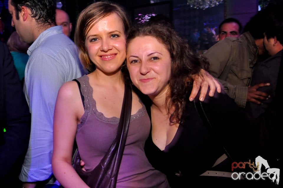 Seară de clubbing în The One,