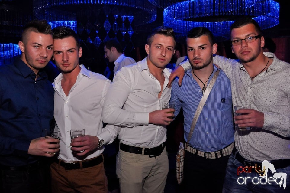 Seară de clubbing în The One,