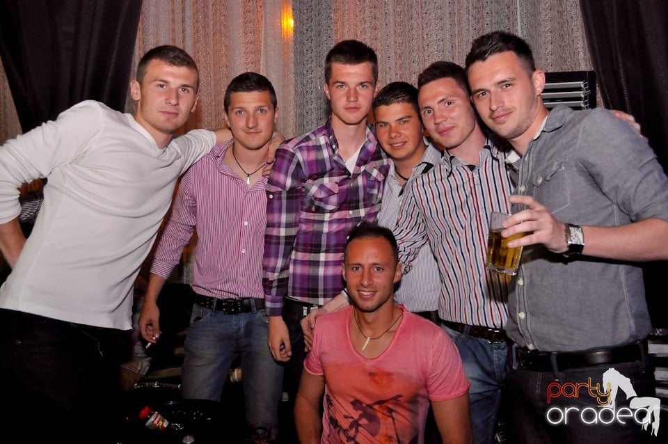 Seară de clubbing în The One,