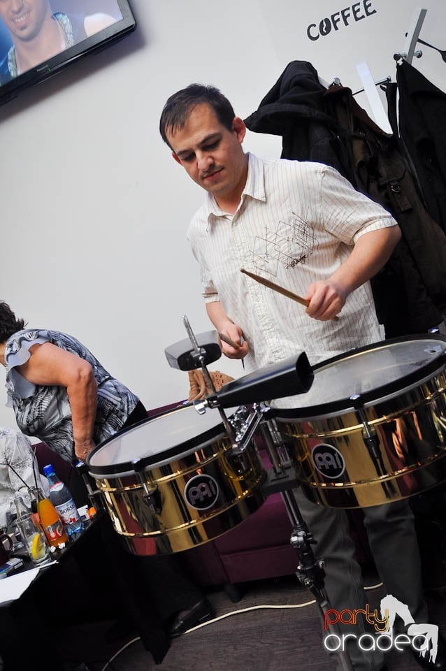 Seară de dans în Blondy's Art Café, 