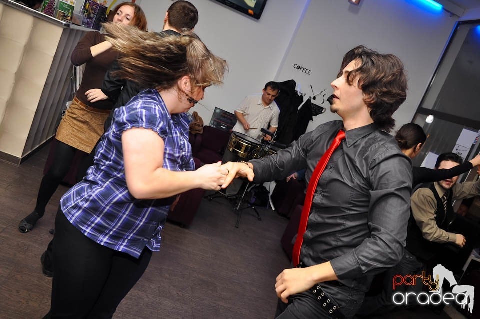 Seară de dans în Blondy's Art Café, 