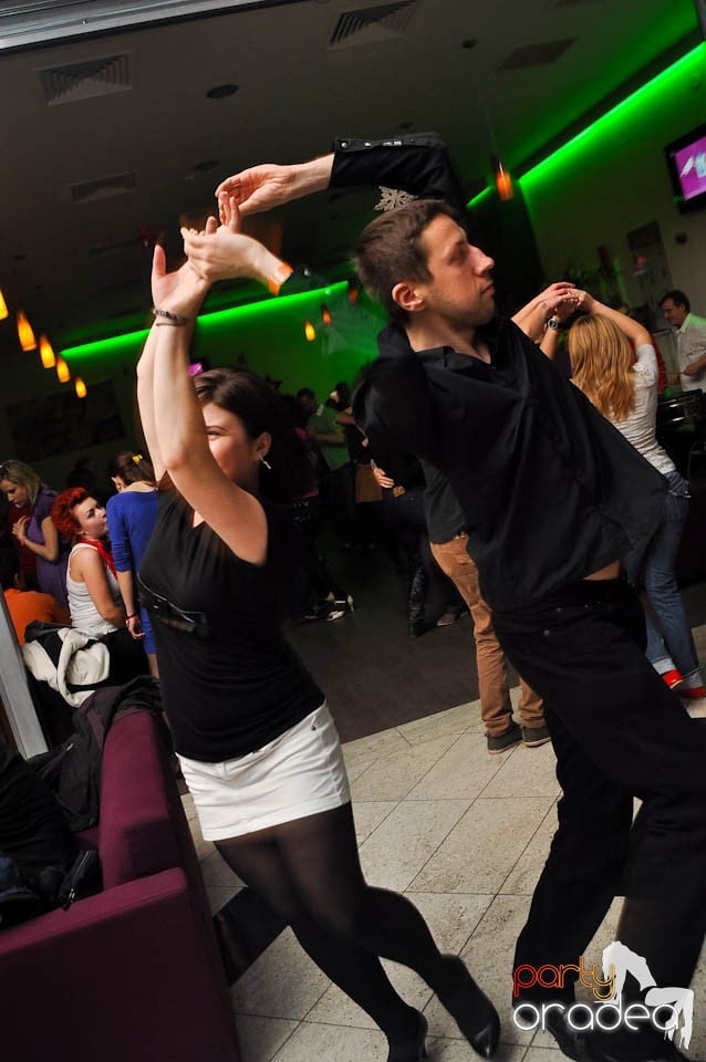 Seară de dans în Blondy's Art Café, 