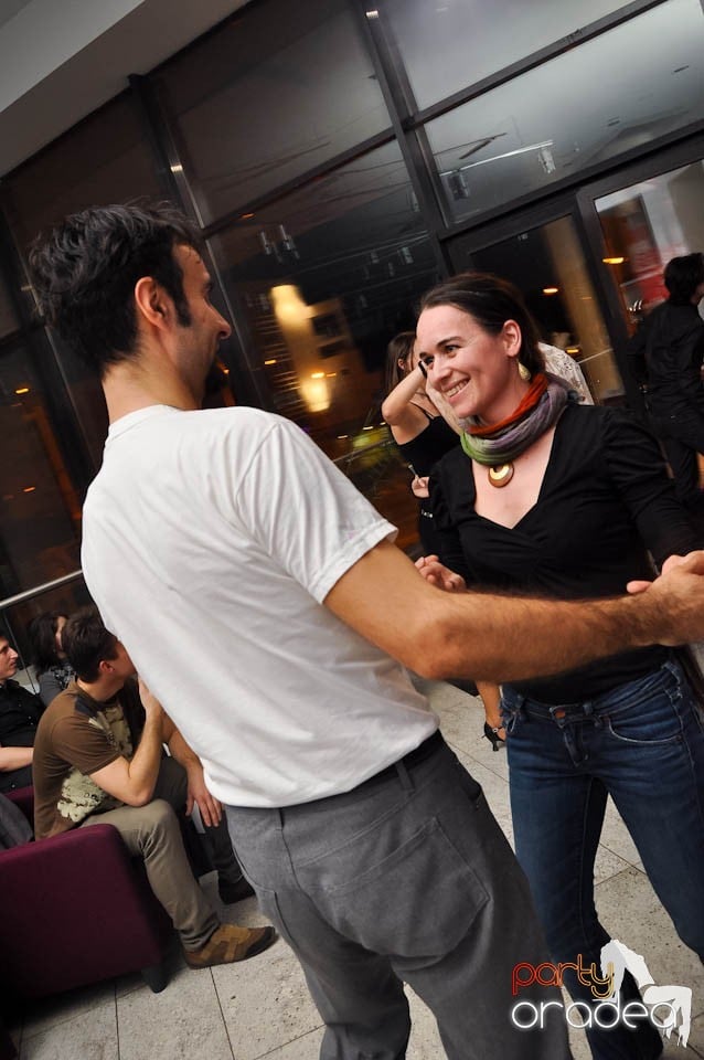 Seară de dans în Blondy's Art Café, 