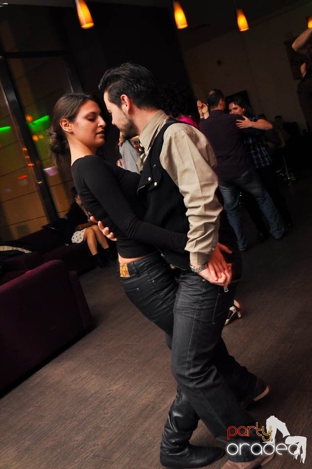 Seară de dans în Blondy's Art Café, 