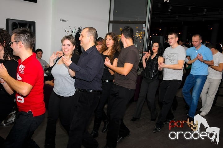 Seară de dans în Blondy's Art Café, 