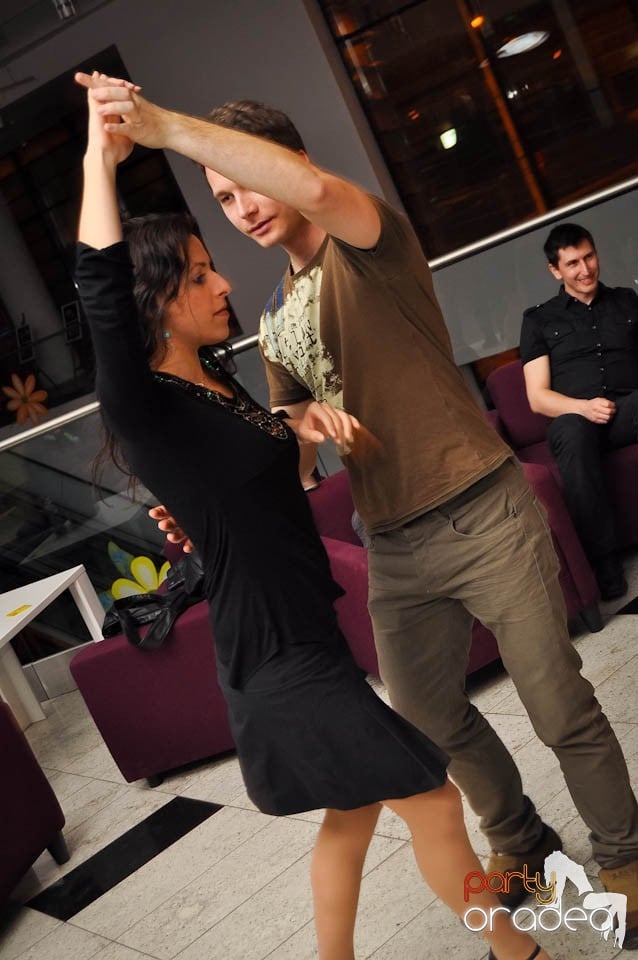 Seară de dans în Blondy's Art Café, 