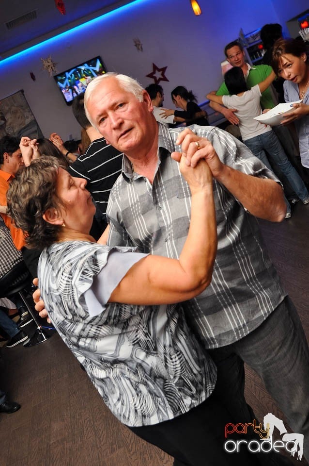 Seară de dans în Blondy's Art Café, 