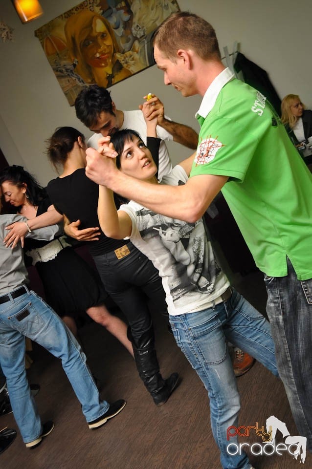 Seară de dans în Blondy's Art Café, 