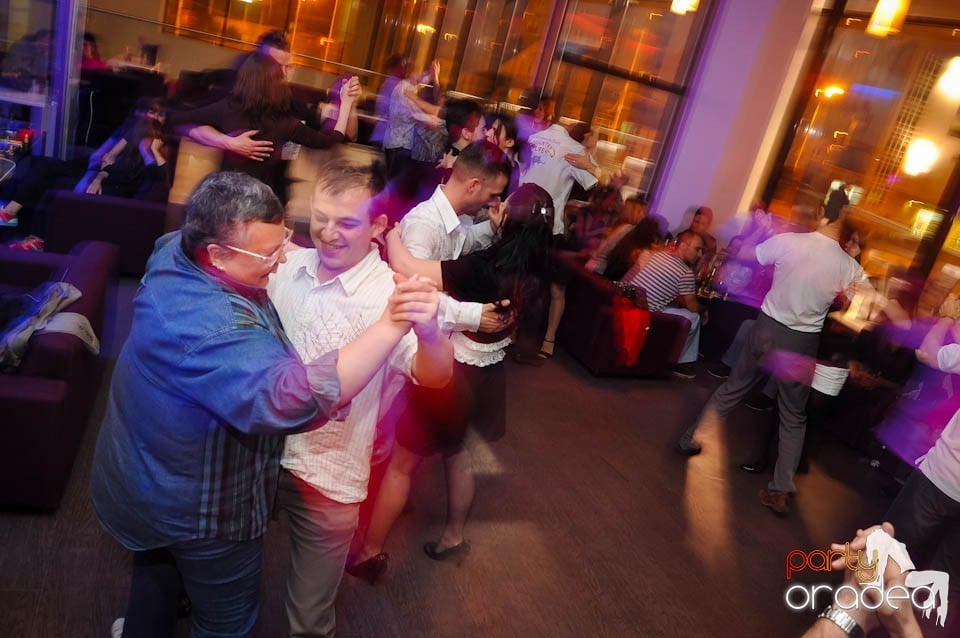 Seară de dans în Blondy's Art Café, 