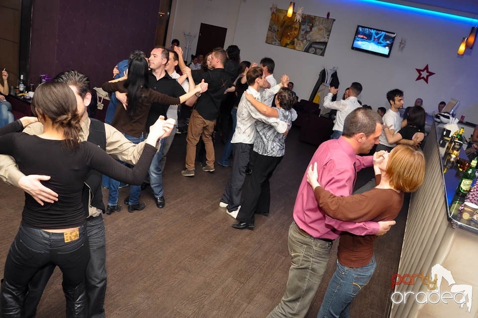 Seară de dans în Blondy's Art Café, 