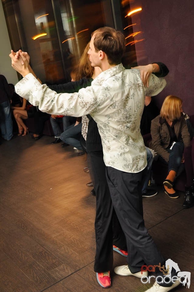 Seară de dans în Blondy's Art Café, 