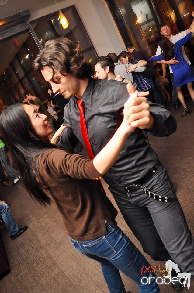 Seară de dans în Blondy's Art Café, 