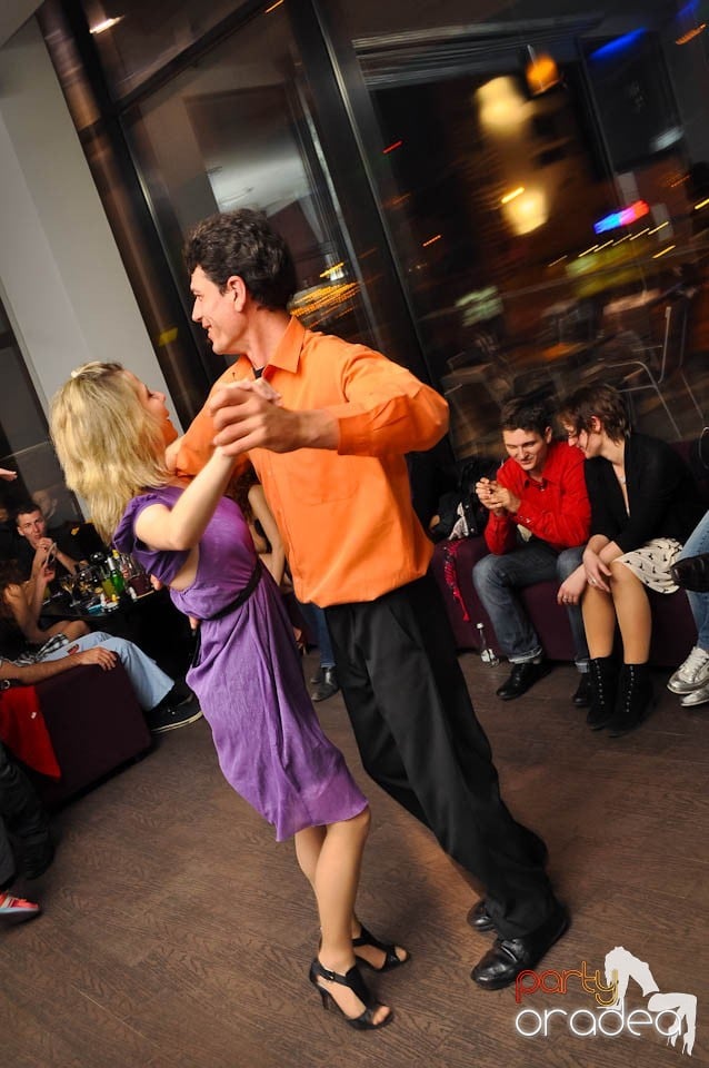 Seară de dans în Blondy's Art Café, 