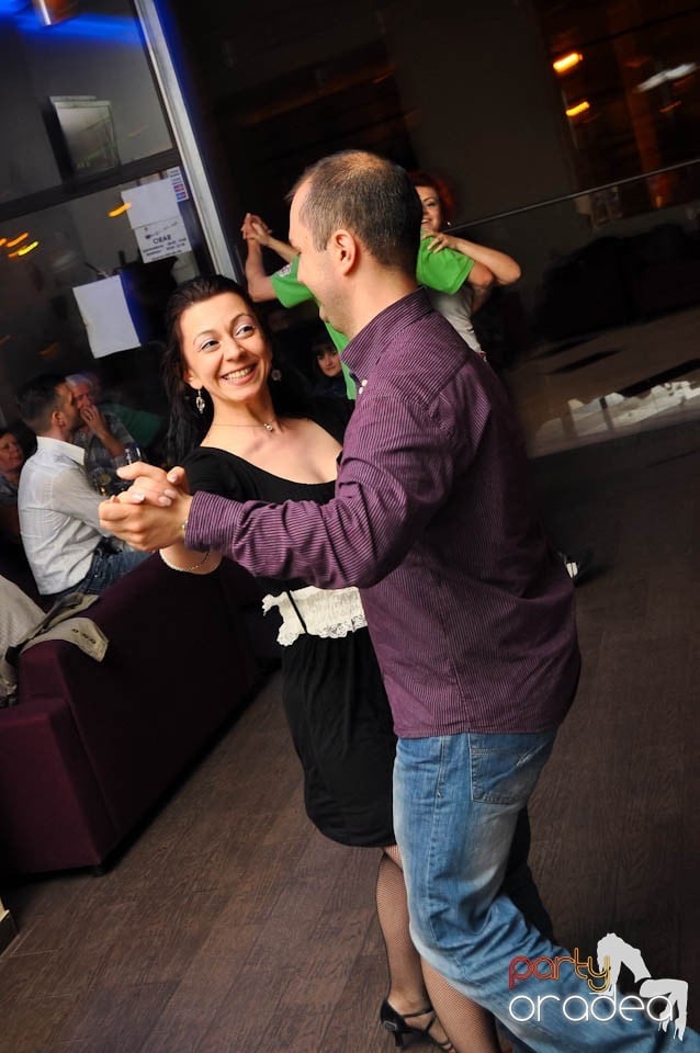 Seară de dans în Blondy's Art Café, 