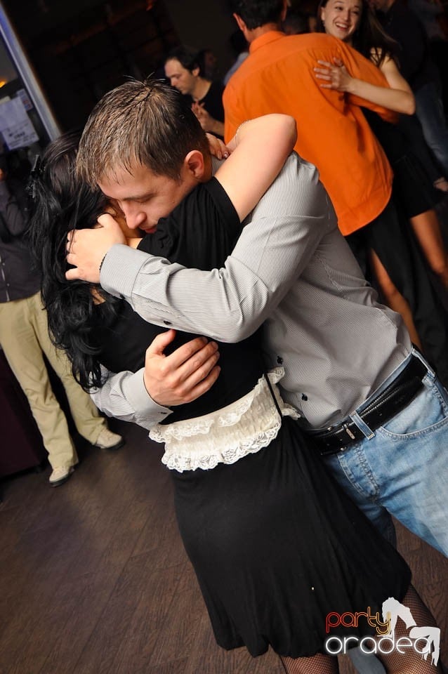 Seară de dans în Blondy's Art Café, 