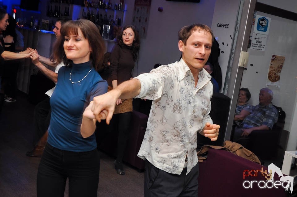 Seară de dans în Blondy's Art Café, 