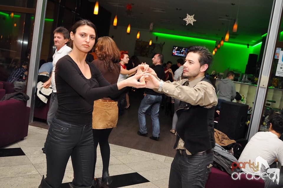 Seară de dans în Blondy's Art Café, 