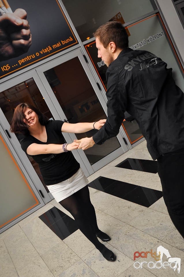 Seară de dans în Blondy's Art Café, 