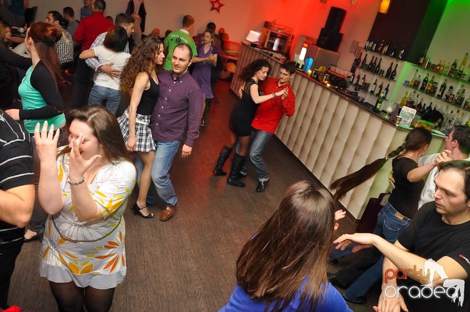 Seară de dans în Blondy's Art Café, 