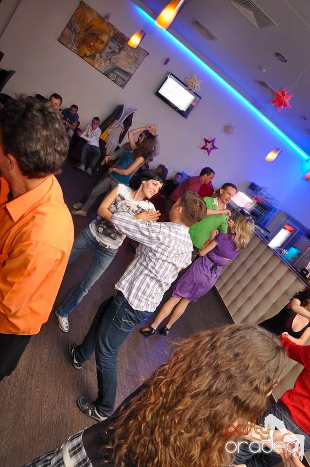 Seară de dans în Blondy's Art Café, 