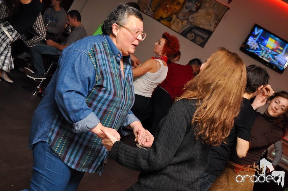 Seară de dans în Blondy's Art Café, 