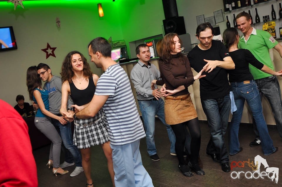 Seară de dans în Blondy's Art Café, 