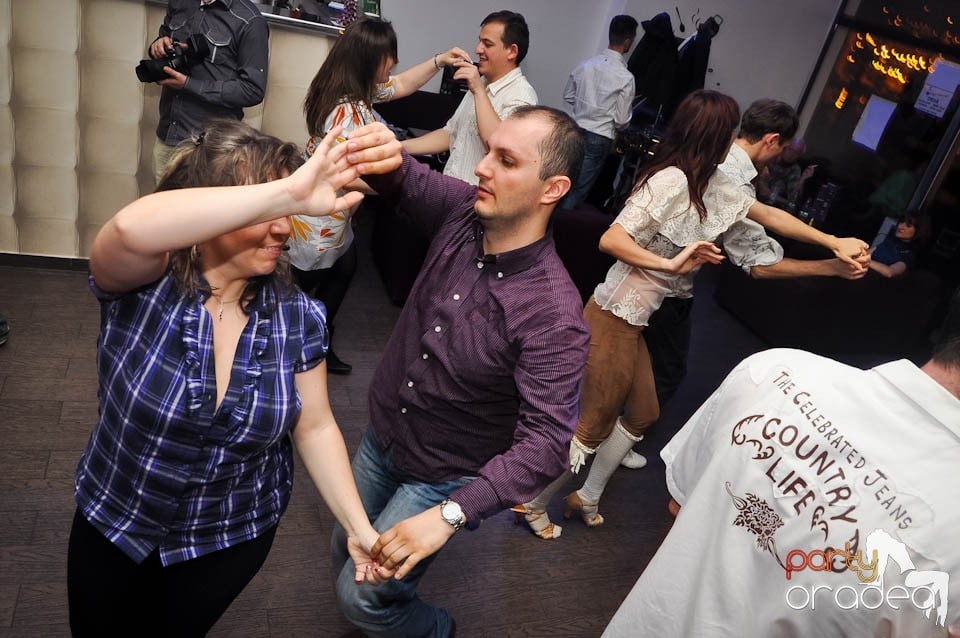 Seară de dans în Blondy's Art Café, 