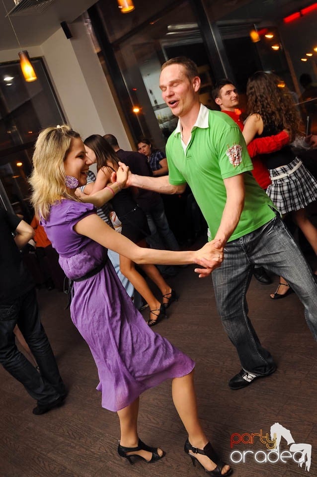 Seară de dans în Blondy's Art Café, 