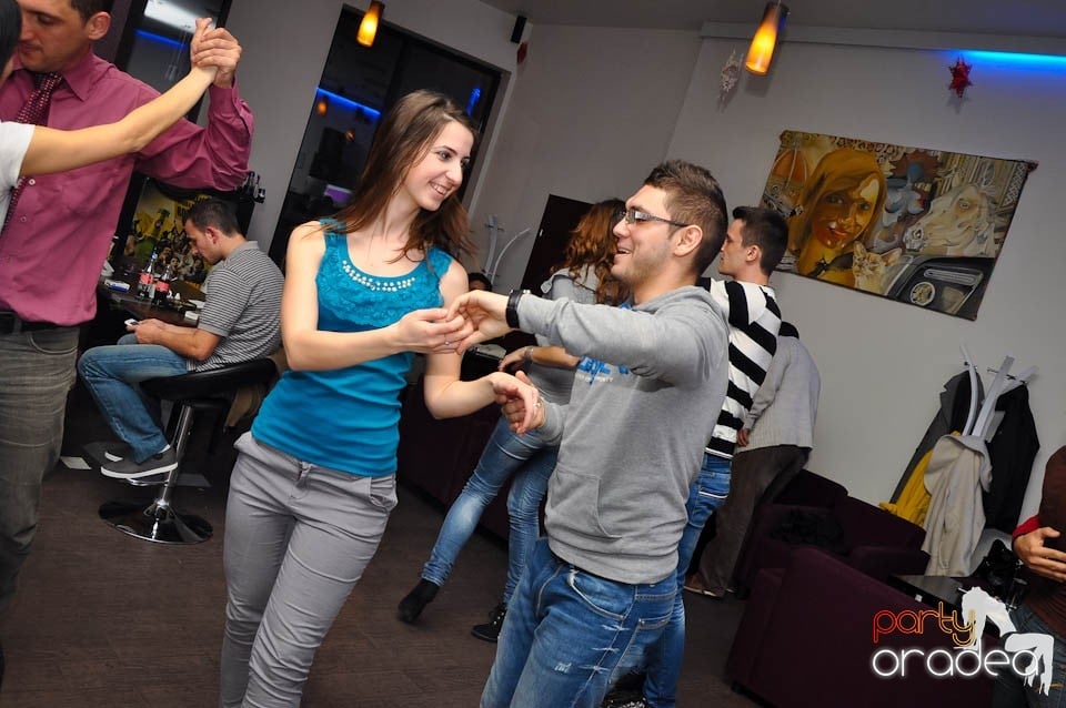 Seară de dans în Blondy's Art Café, 