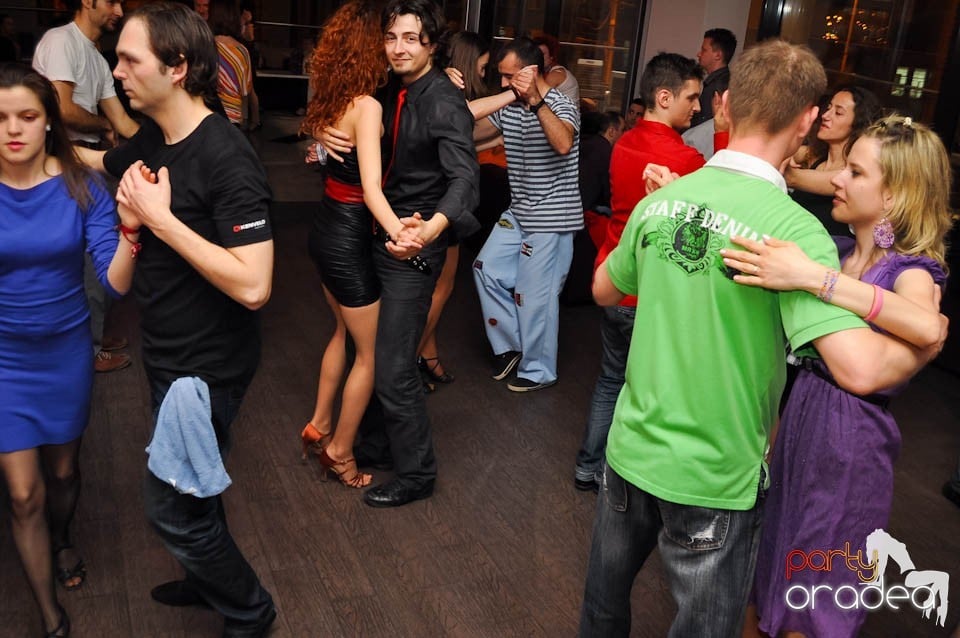 Seară de dans în Blondy's Art Café, 