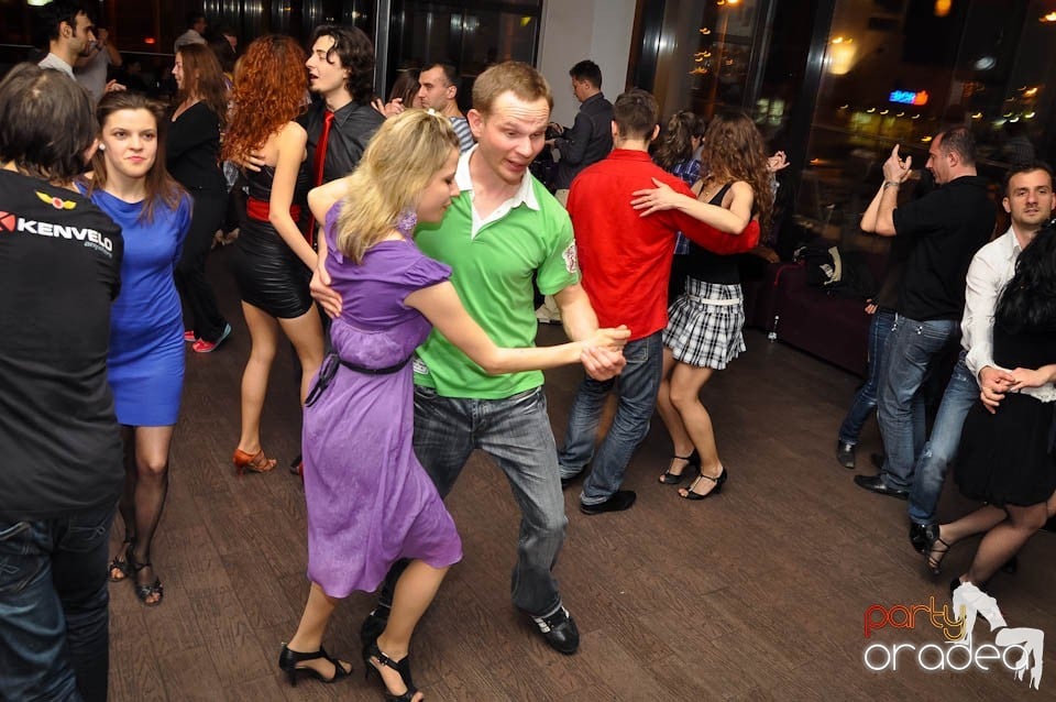 Seară de dans în Blondy's Art Café, 