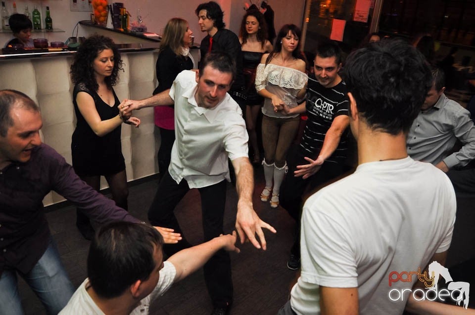 Seară de dans în Blondy's Art Café, 