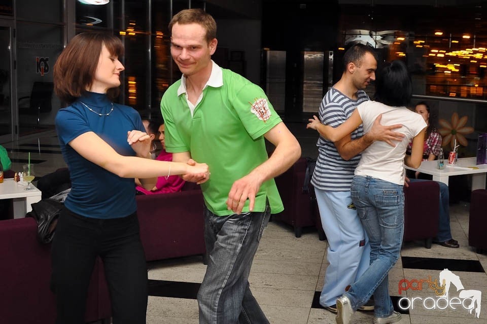 Seară de dans în Blondy's Art Café, 