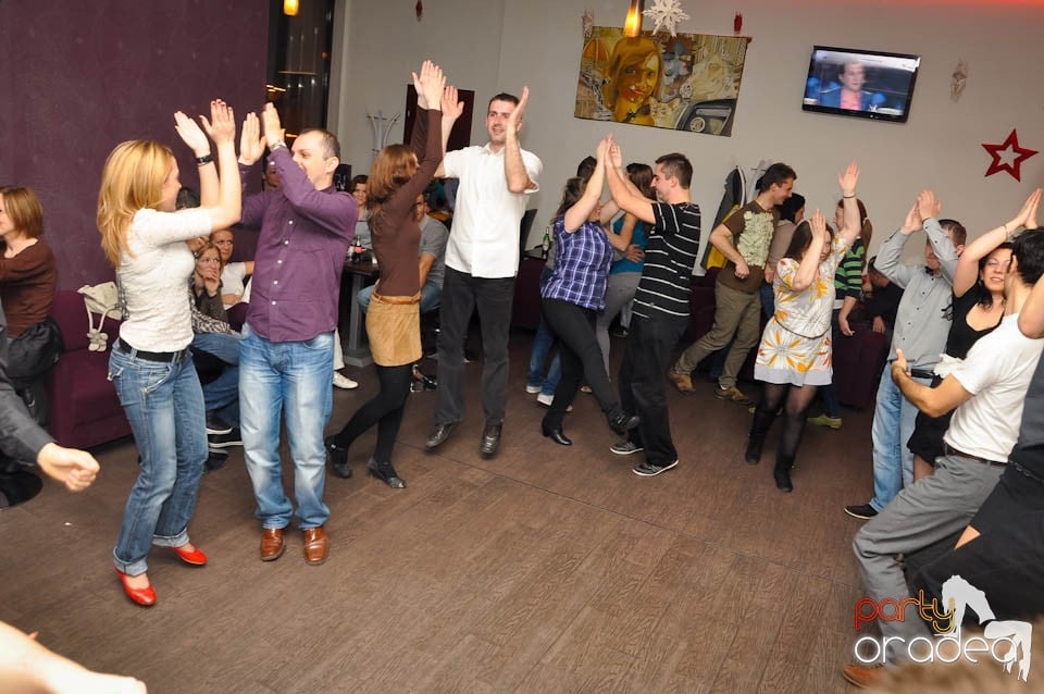 Seară de dans în Blondy's Art Café, 