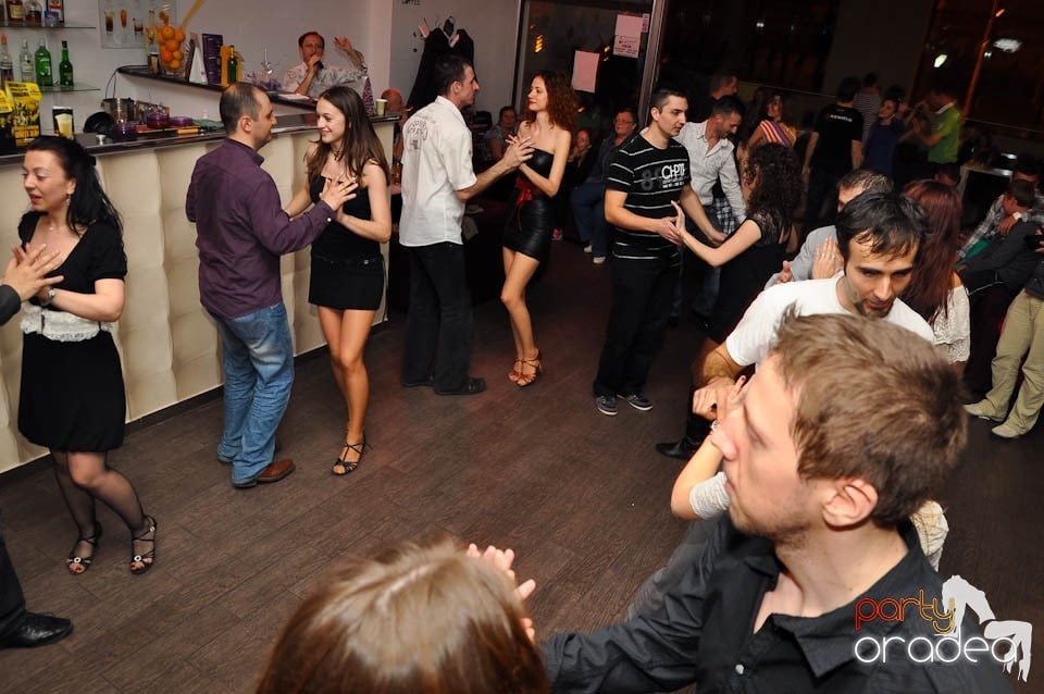 Seară de dans în Blondy's Art Café, 