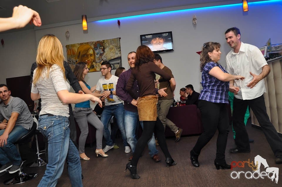 Seară de dans în Blondy's Art Café, 