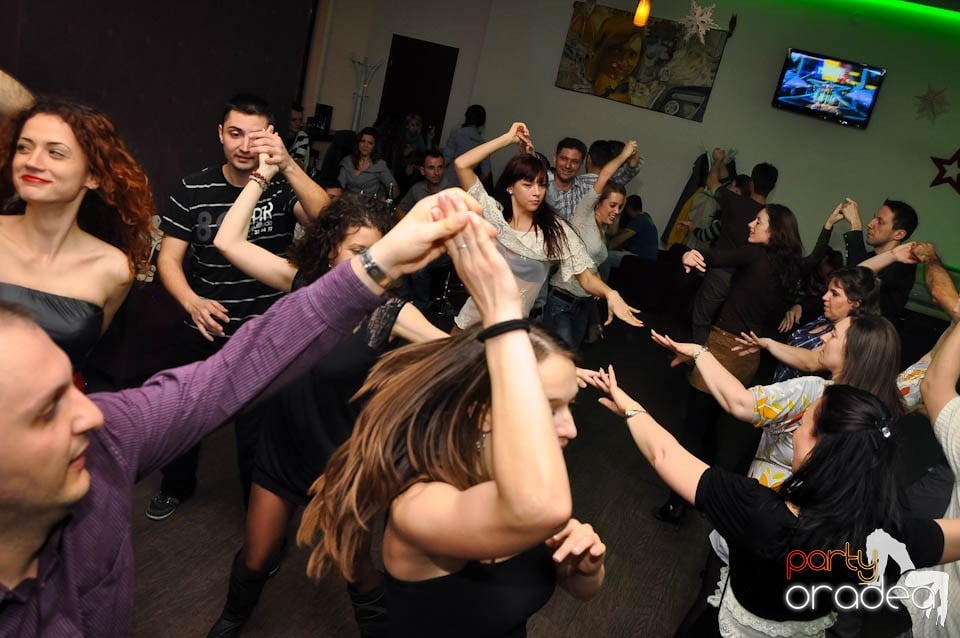 Seară de dans în Blondy's Art Café, 