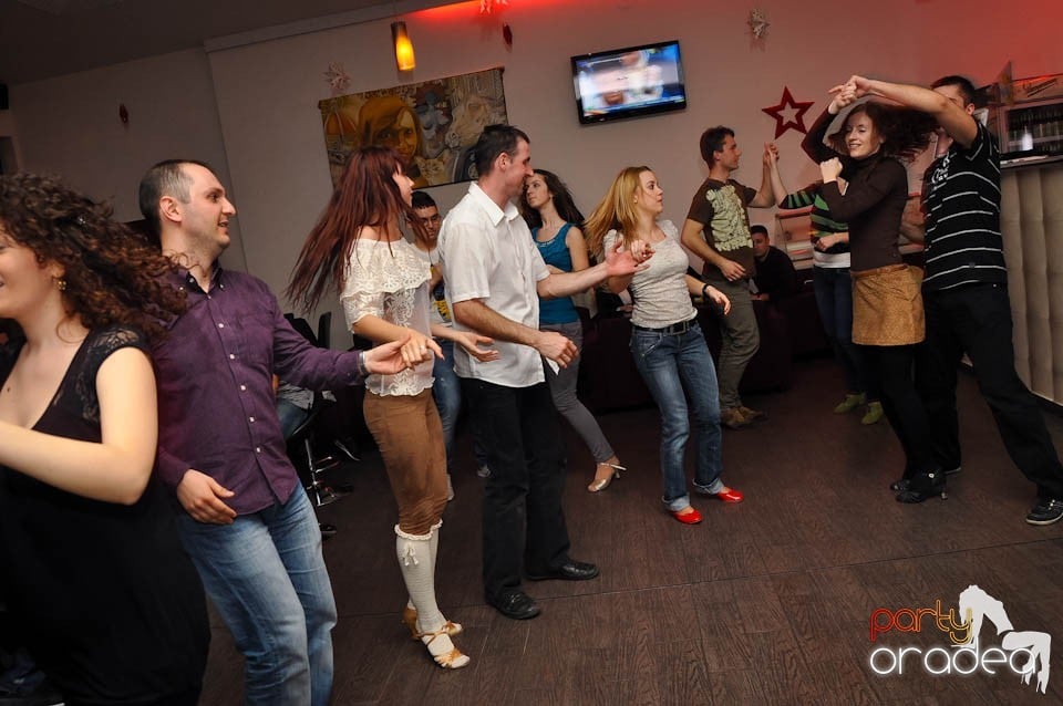 Seară de dans în Blondy's Art Café, 