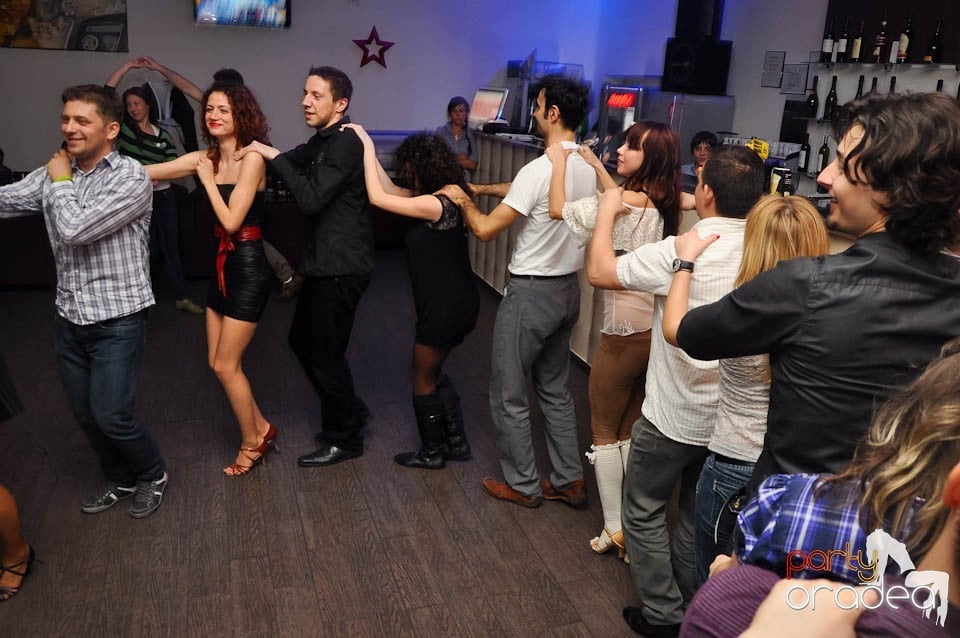 Seară de dans în Blondy's Art Café, 