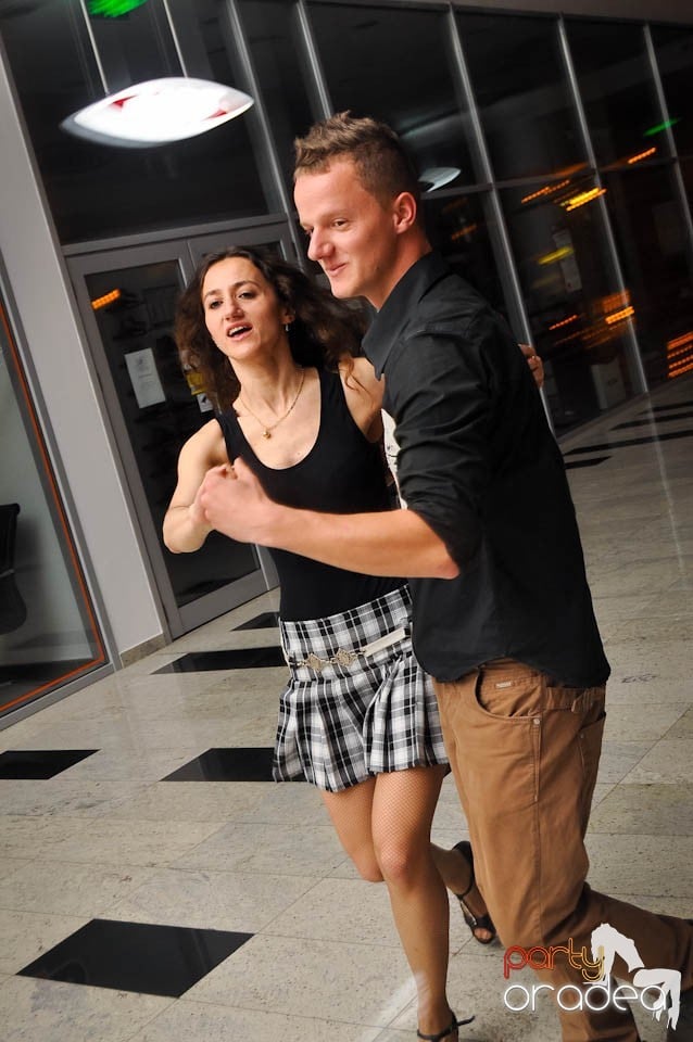 Seară de dans în Blondy's Art Café, 