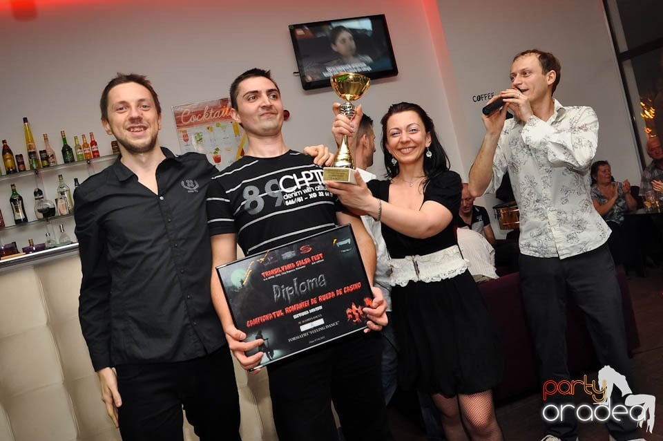 Seară de dans în Blondy's Art Café, 