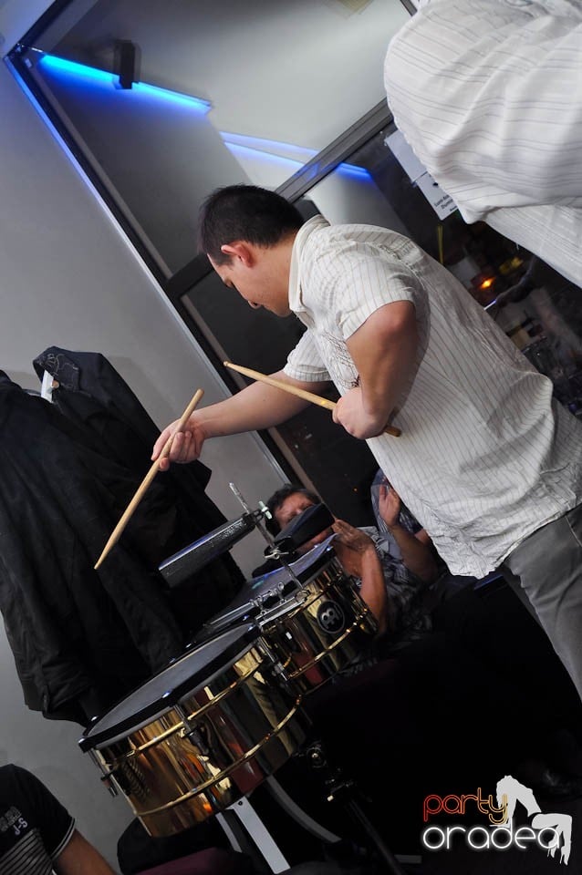 Seară de dans în Blondy's Art Café, 